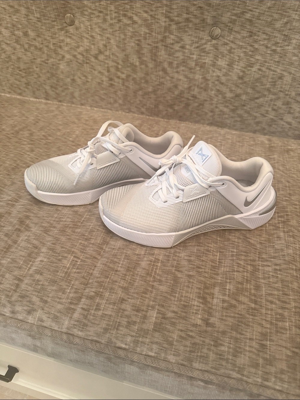 Nike Women's Metcon 10 Training Shoe - White / Light Gray - Picture 3 of 7